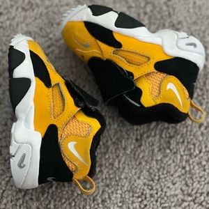 Yellow & black 4C unisex Nike shoes.